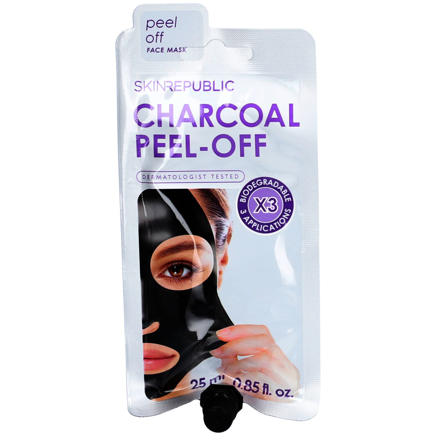 Masque facial au charbon de bois. Masque noir dans un emballage. Texte: Skin Republic, Charcoal Peel-Off, Testé par dermatologues.