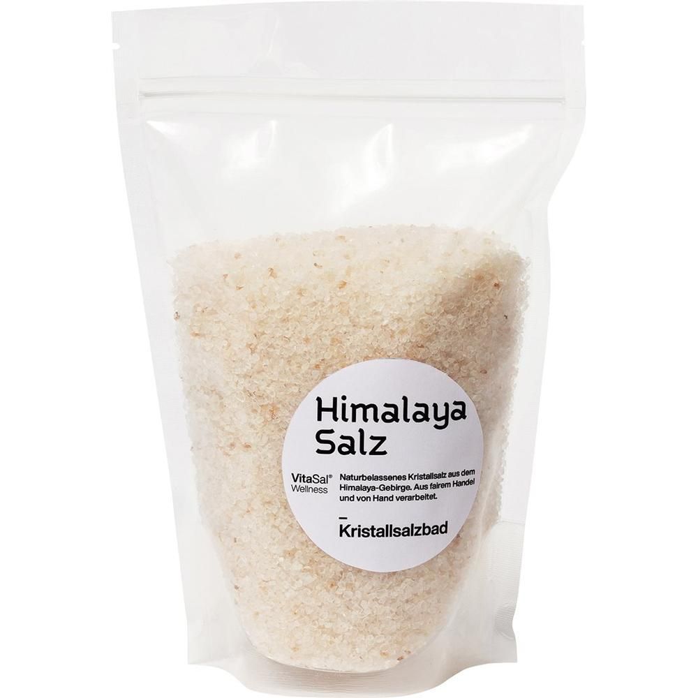 Sel de l'Himalaya granuleux dans un emballage transparent. Autocollant avec nom du produit et logo VitaSal. Sel de bain cristallin.