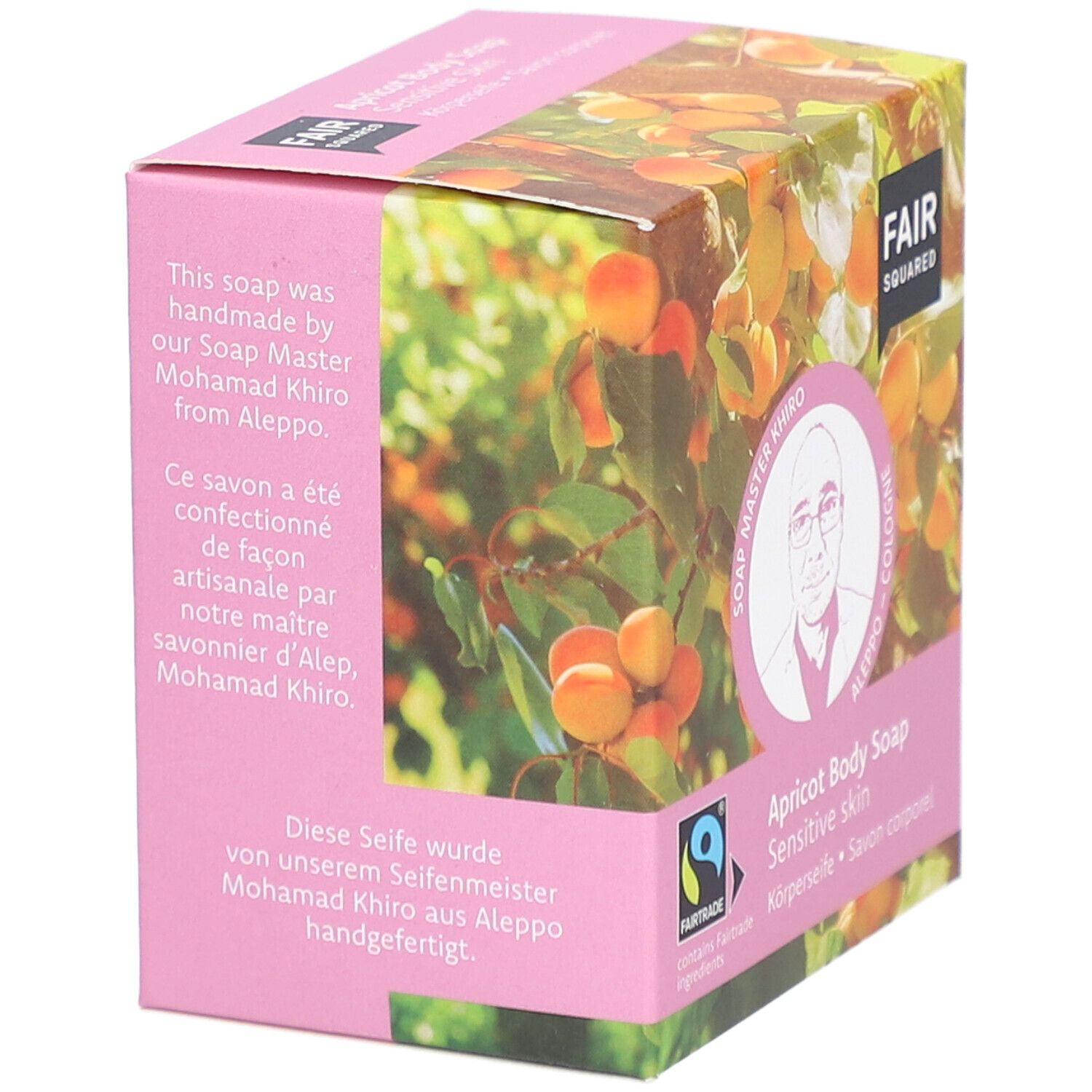 Arrière FAIR SQUARED Savon corporel Abricot. Fait main par le maître savonnier Mohamad Khiro d'Alep. Logo Fairtrade et Vegan visibles.
