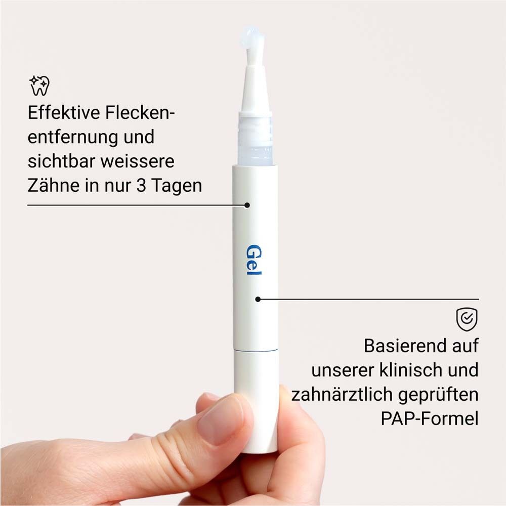 Stylo gel blanc avec texte. Main tenant le stylo. Texte : Gel. Texte : Formule PAP. Fond clair.