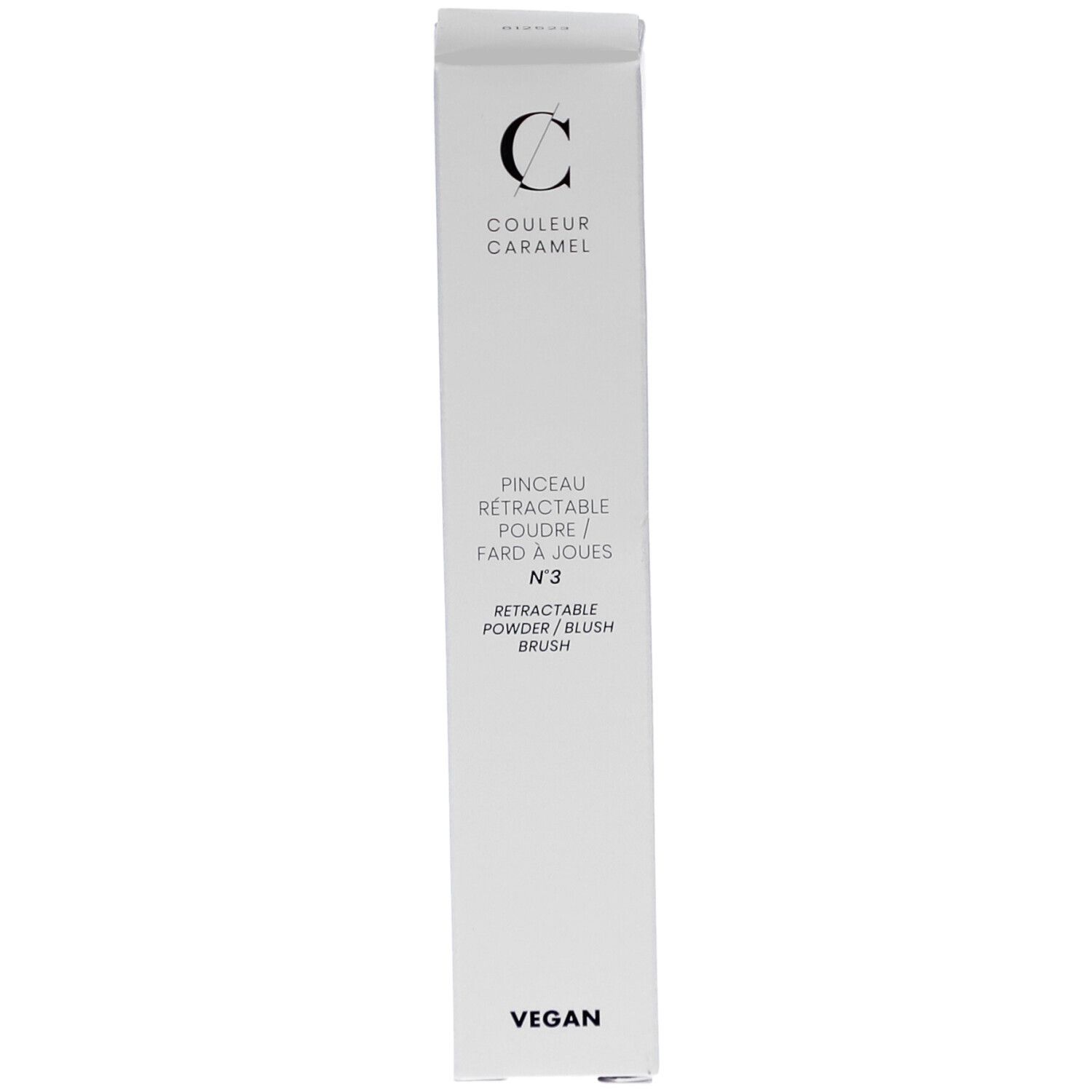 Emballage blanc. Marque : COULEUR CARAMEL. Pinceau poudre/fard à joues, n°3. Vegan.