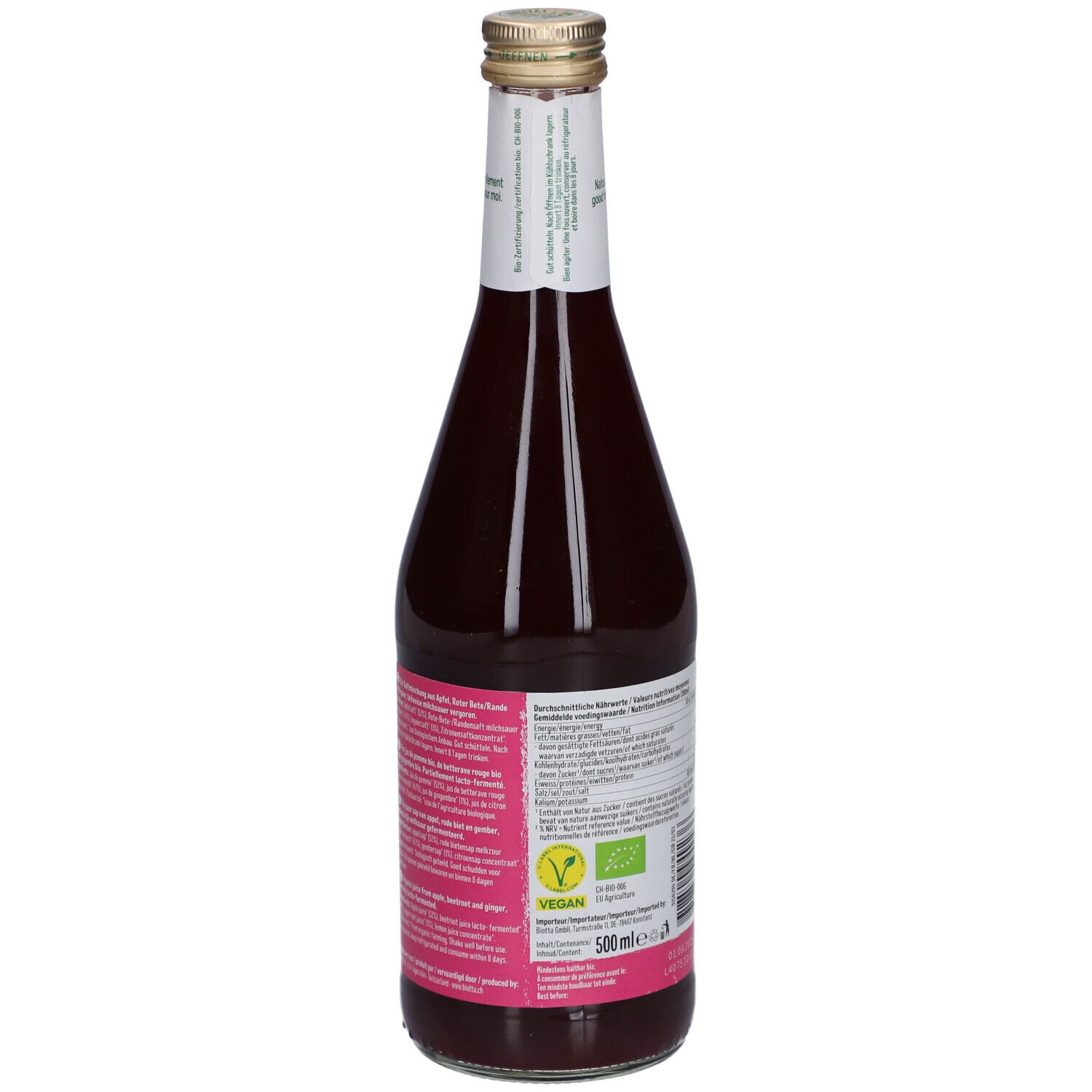 Vue arrière de la bouteille en verre de jus rouge. Étiquette avec informations nutritionnelles, label Vegan et label bio. Volume: 500 ml.