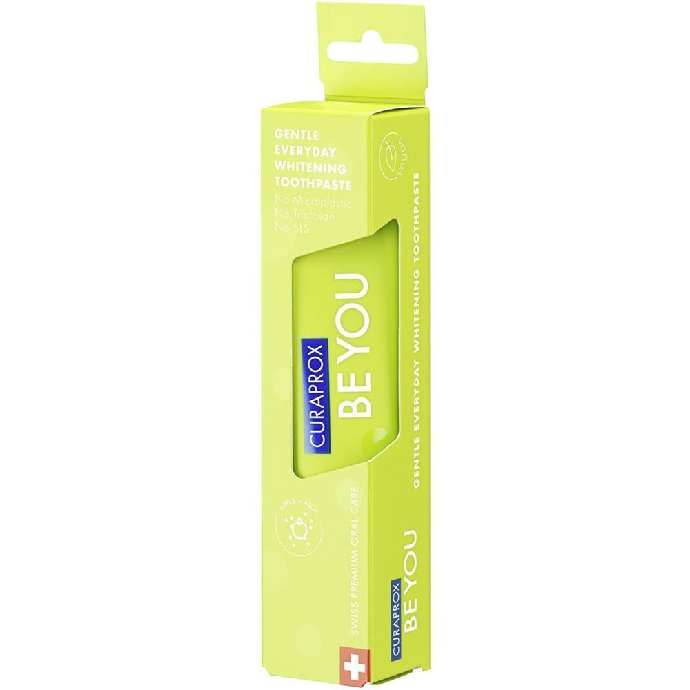 Tube de dentifrice dans un emballage jaune. Marque CURAPROX, nom du produit BE YOU. Inscription : Gentle Everyday Whitening Toothpaste.