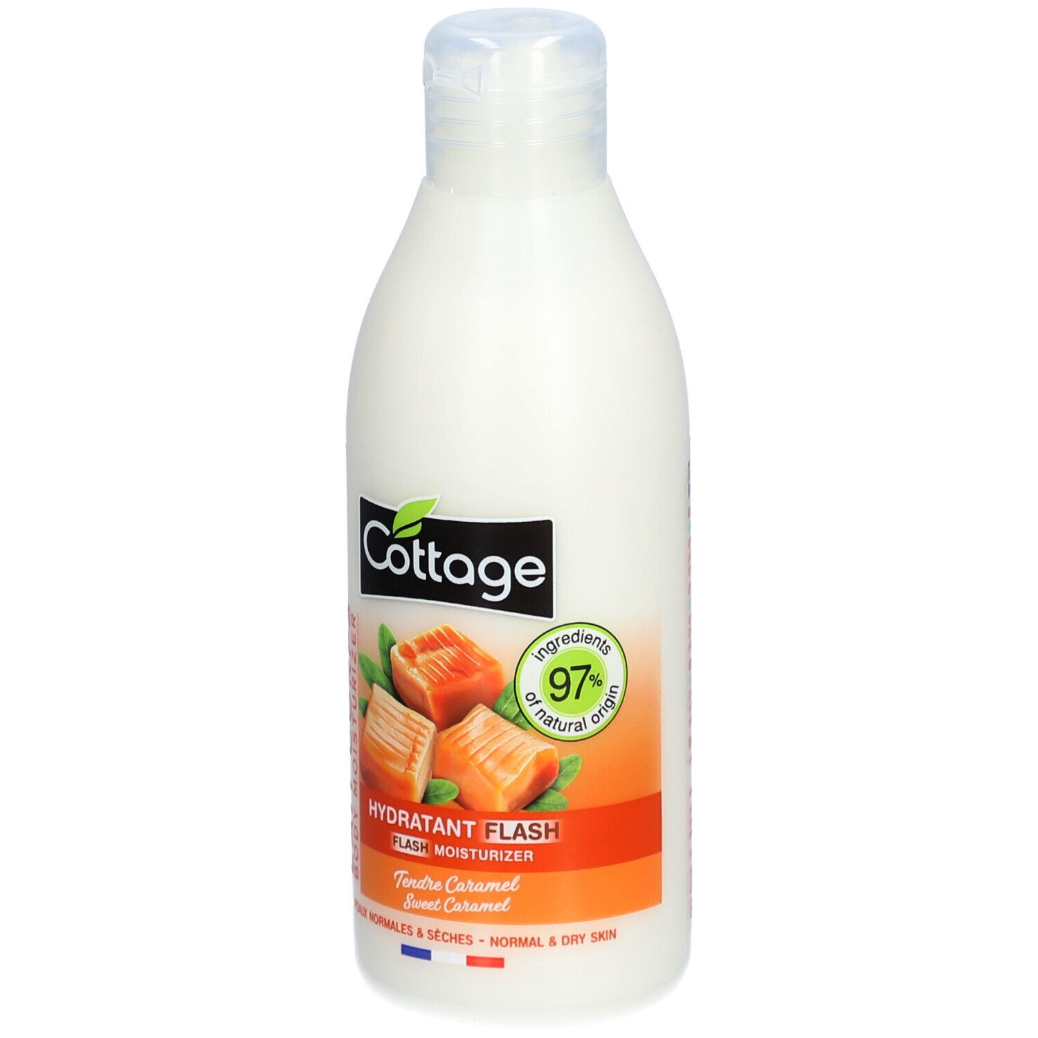 Flacon de lait corporel. Bouteille blanche avec bouchon à vis. Inscription: Cottage, Hydratant Flash, Tendre Caramel. Illustration de bonbons au caramel.