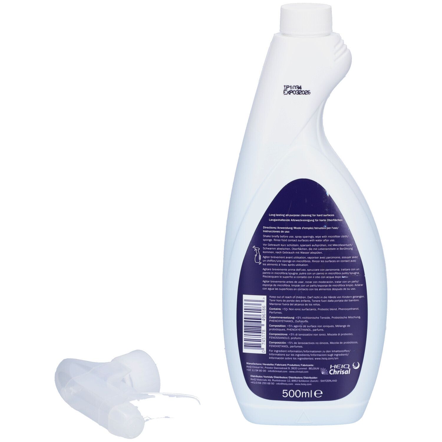 Flacon de nettoyage blanc avec étiquette. Tête de pulvérisation à côté. Dos avec texte et logo.