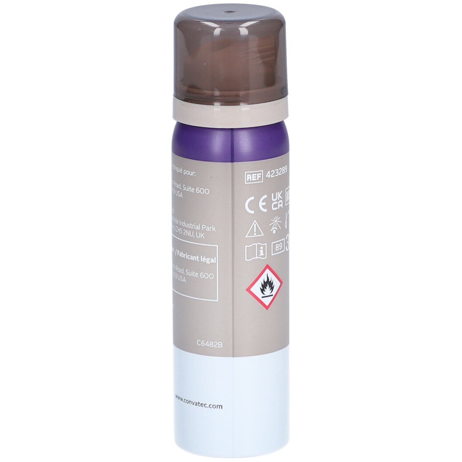 Flacon spray avec bouchon marron, partie centrale violette et beige, base blanche. Inscriptions: REF, CE, symbole de flamme, adresse.