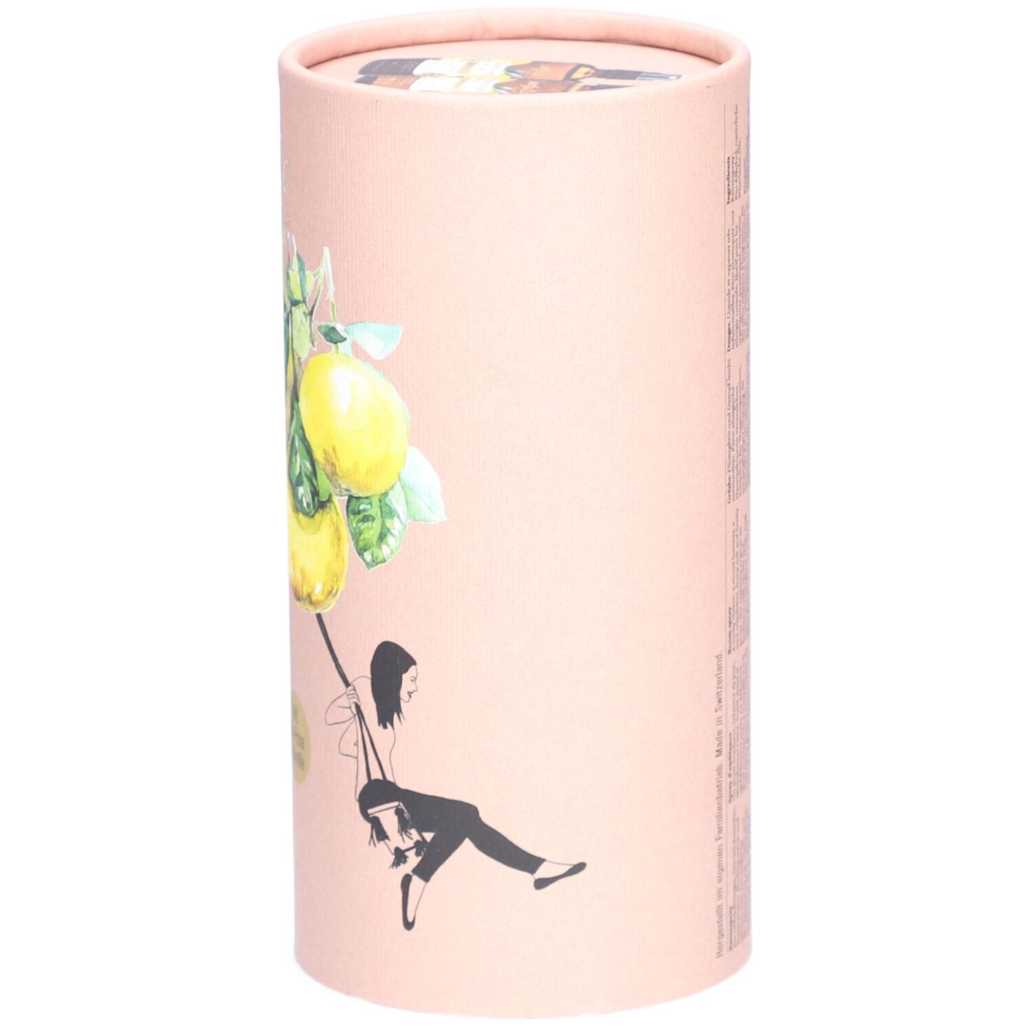 Emballage cadeau rose avec illustration d'une femme sur une balançoire. Inscription : farfalla. Avec Bio-Rose & Vanille.