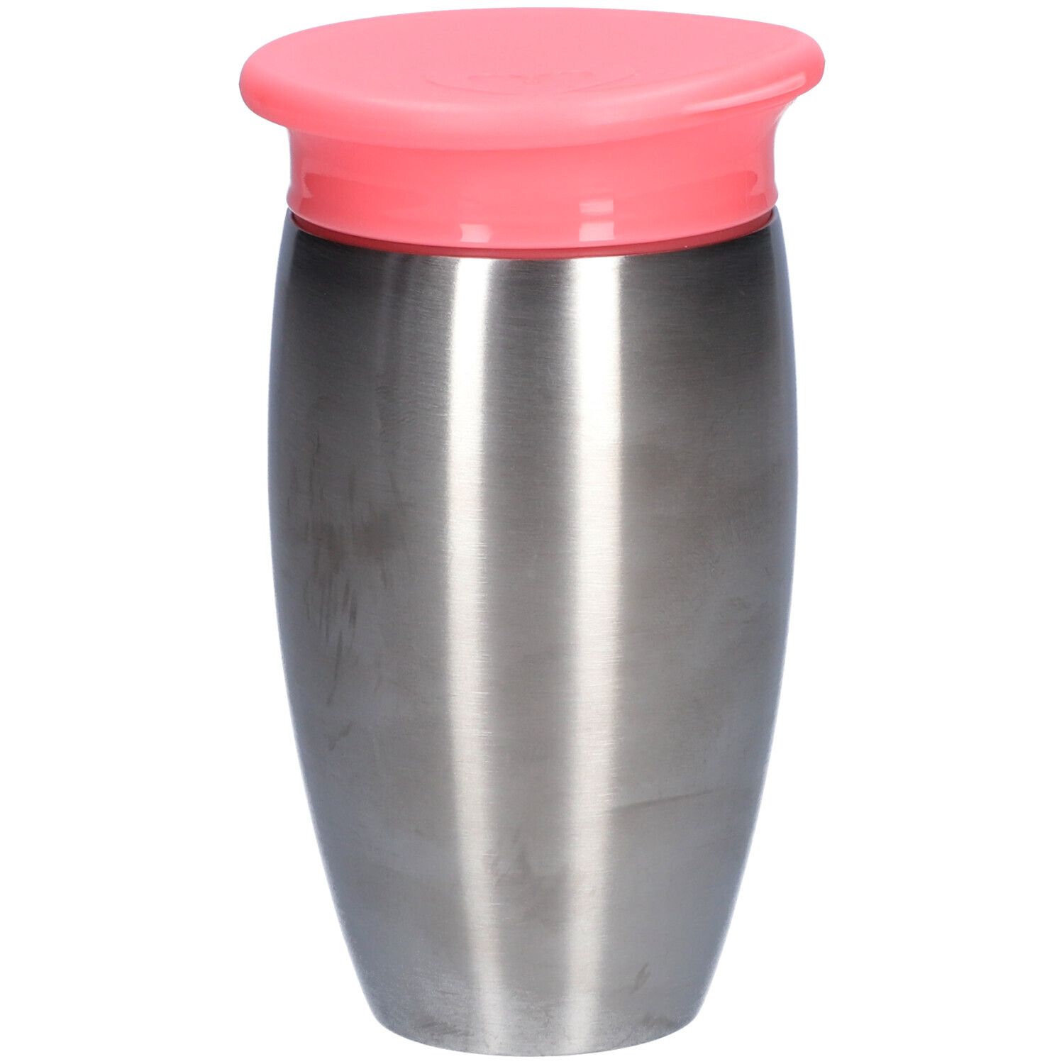 Gobelet en acier inoxydable avec couvercle rose. Forme cylindrique, surface lisse. Couvercle de forme arrondie.