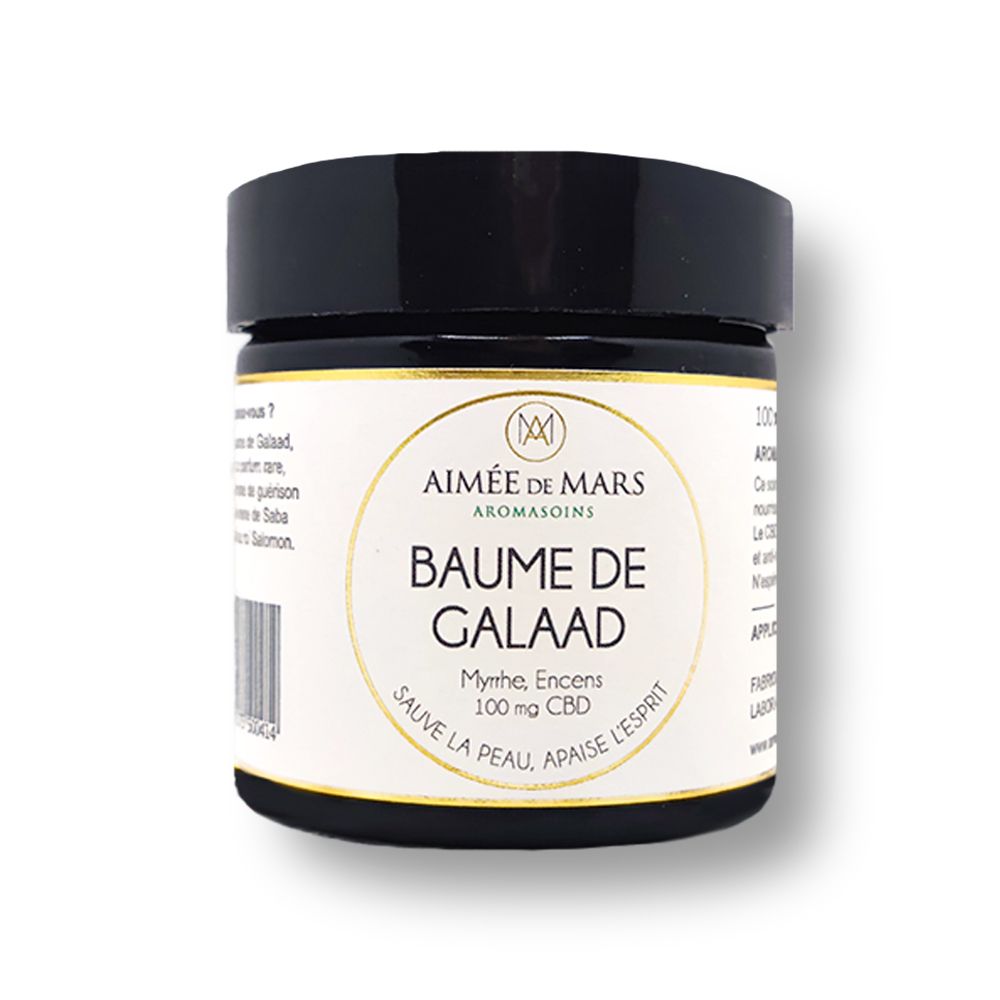 Pot noir. Étiquette blanche et dorée : AIMÉE DE MARS, Baume de Galaad, Myrrhe, Encens, 100 mg CBD. Fond blanc.