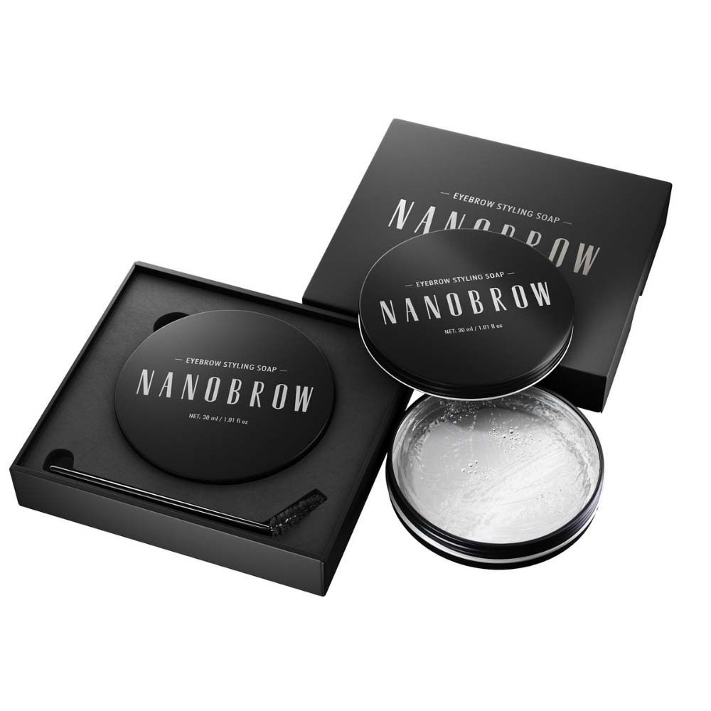 Emballage noir NANOBROW Eyebrow Styling Soap. Comprend une boîte ronde, une brosse et une boîte noire.