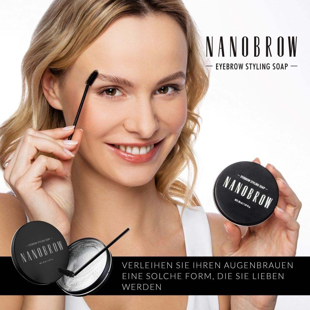 Femme avec NANOBROW Eyebrow Styling Soap. Boîte noire et brosse. Texte: NANOBROW, Eyebrow Styling Soap.