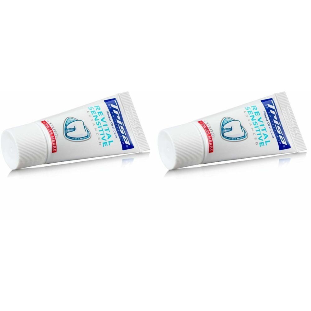 Deux tubes de dentifrice TRISA Revital Sensitive. Tubes blancs avec texte bleu et rouge.