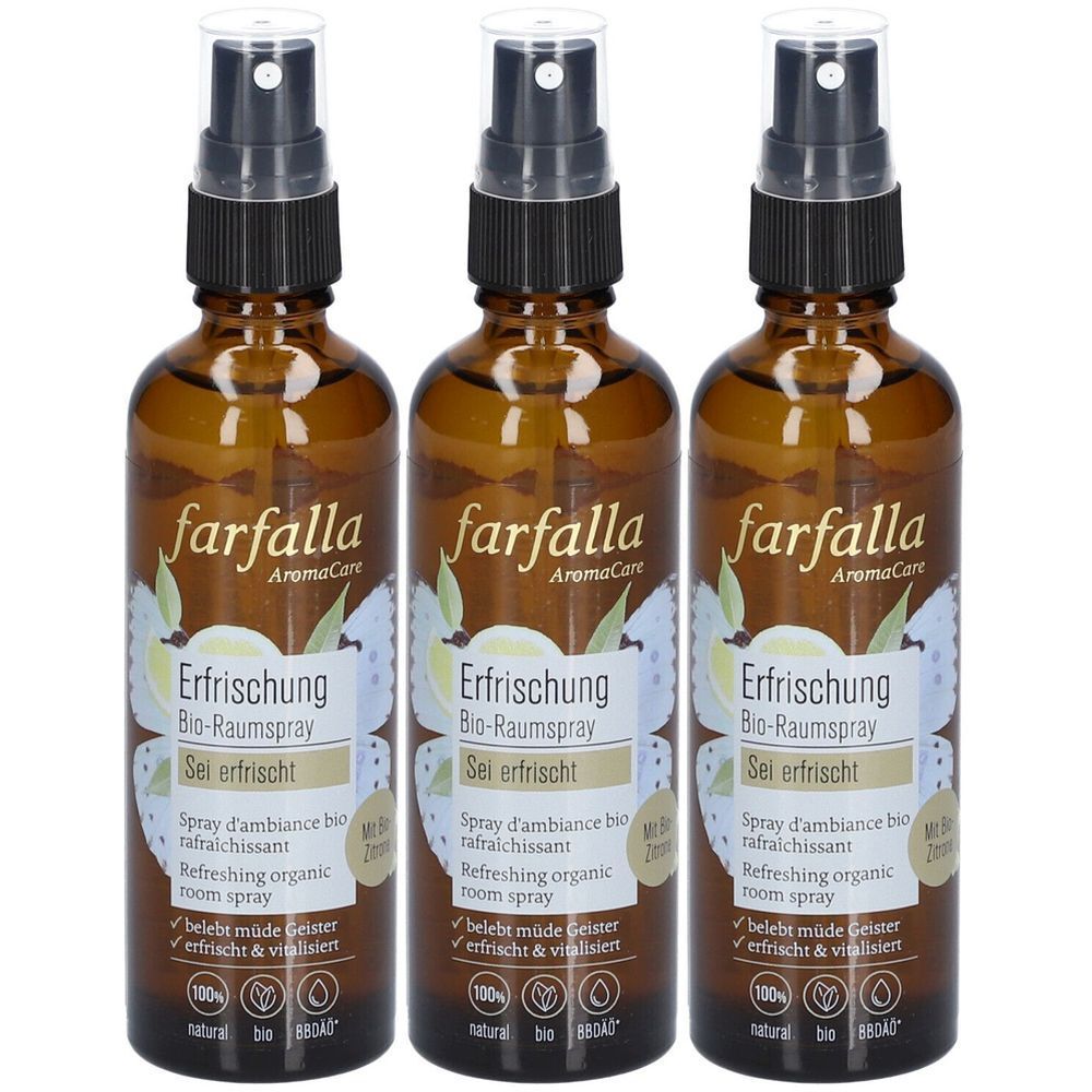 Trois flacons en verre brun avec vaporisateur. Les étiquettes indiquent "farfalla AromaCare Erfrischung Bio-Raumspray Sei erfrischt".