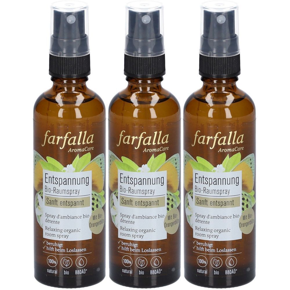 Trois flacons de spray d'ambiance avec vaporisateur. Inscription : farfalla, Entspannung, Bio-Raumspray, Sanft entspannt. Flacons en verre brun.