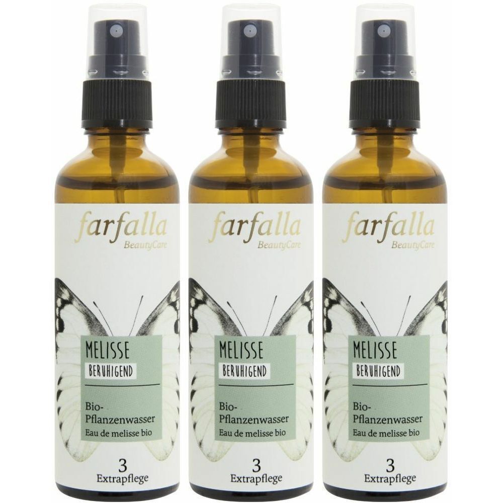 Trois flacons en verre brun avec vaporisateur. Les étiquettes indiquent "farfalla BeautyCare MELISSE BERUHIGEND". En dessous, "Bio-Pflanzenwasser" et "3 Extrapflege".