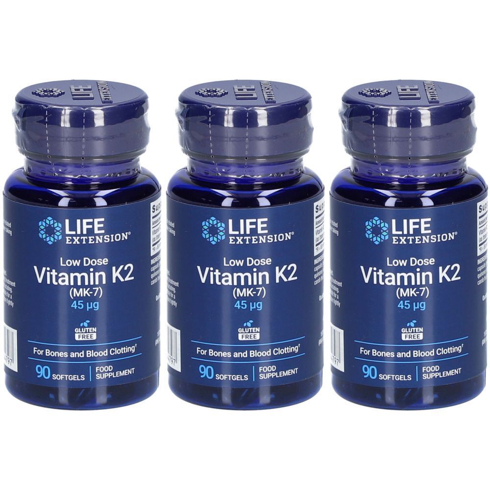 Trois flacons de LIFE EXTENSION Vitamine K2. Flacons bleus avec texte blanc. Contient 90 gélules. Sans gluten.