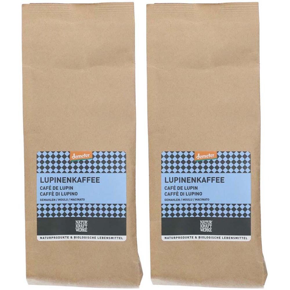 Deux sachets bruns de café de lupin. Chaque sachet porte une étiquette avec le nom du produit et le logo Demeter.
