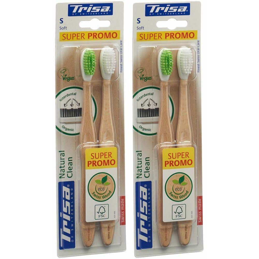 Deux brosses à dents emballées. Marque Trisa, "Natural Clean". Soies vertes et blanches. Autocollant "Super Promo".