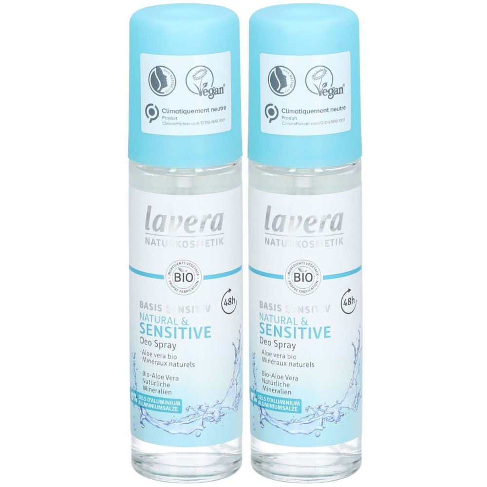 Deux vaporisateurs Lavera. Bouchons bleus, flacons transparents. Inscription : Natural & Sensitive, Bio, Vegan. Design aquatique.