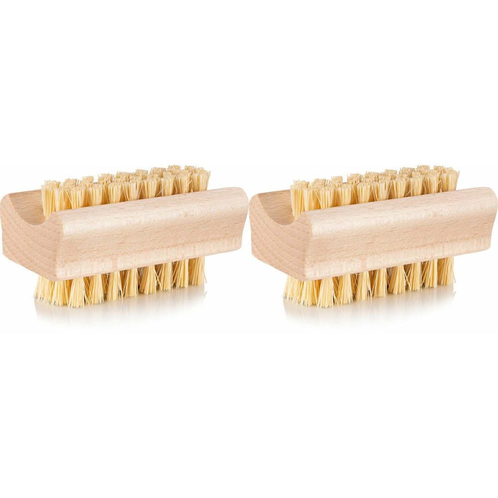 Deux brosses à ongles en bois avec des poils clairs. Manche en bois de forme arrondie. Soies sur deux côtés.