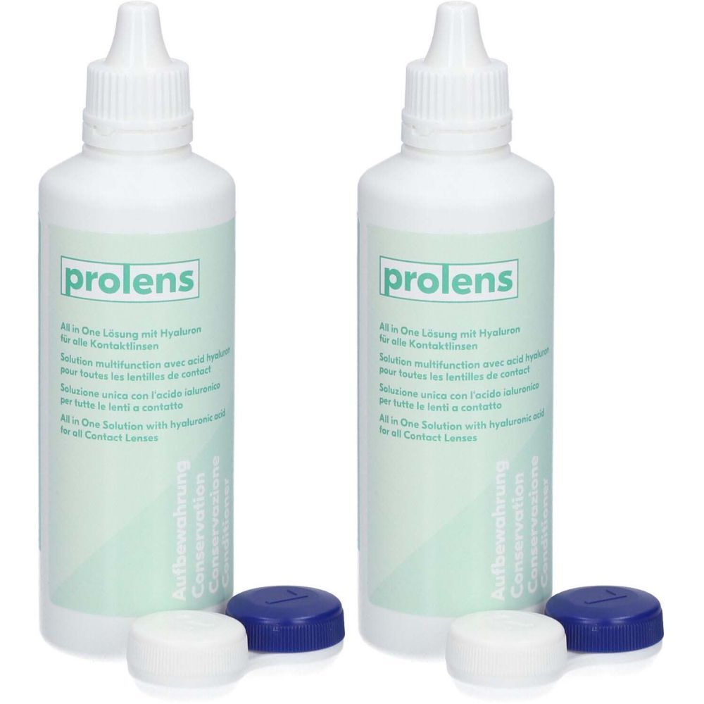 Deux flacons de solution pour lentilles de contact. Flacons blancs avec étiquette verte. Étuis bleus et blancs pour lentilles.