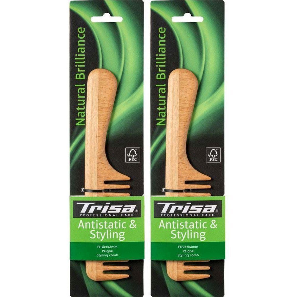 Deux peignes à coiffer en emballage. Peigne en bois avec manche et dents. Emballage avec fond vert et label FSC.