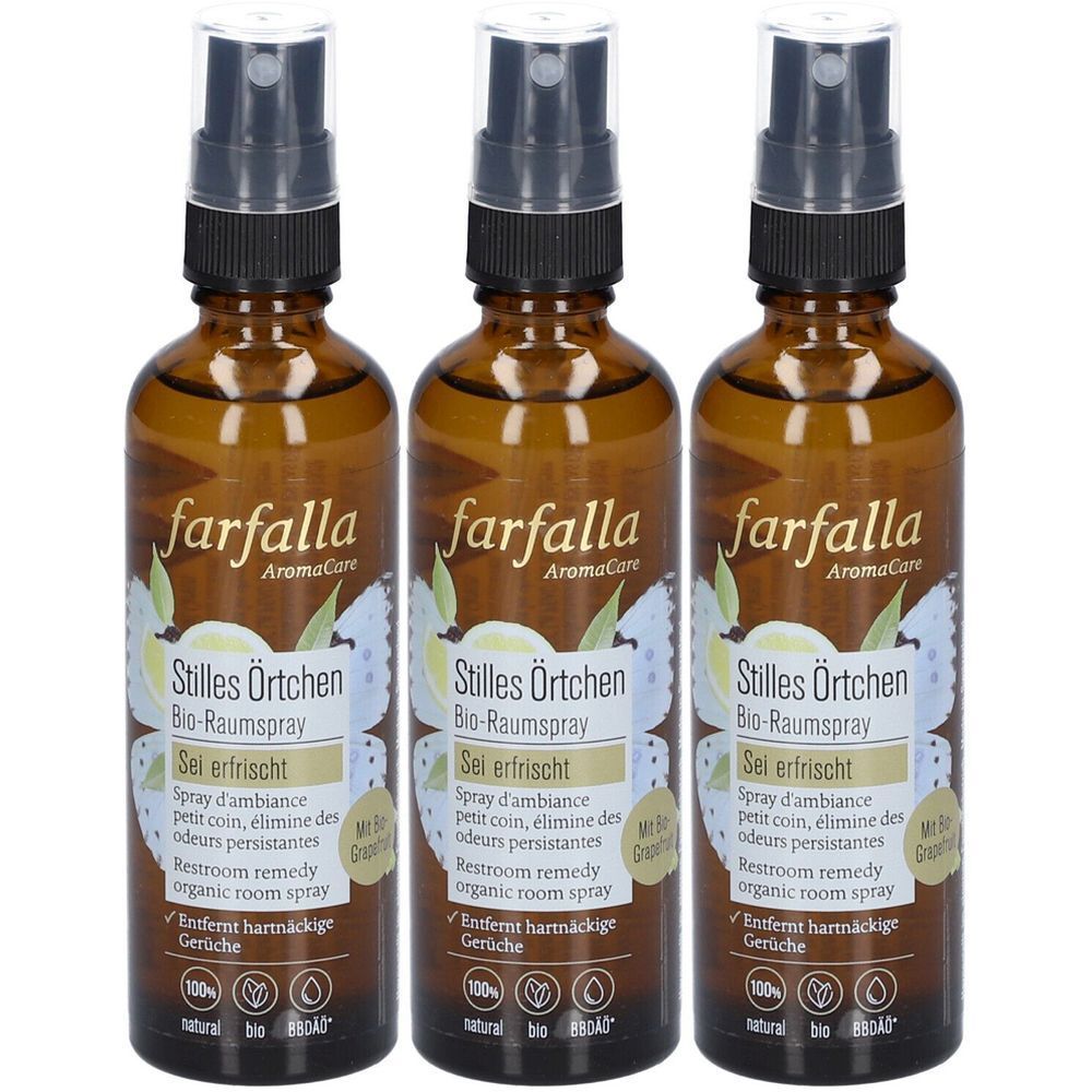 Trois flacons en verre brun avec vaporisateur. Les étiquettes indiquent "farfalla AromaCare Stilles Örtchen Bio-Raumspray".