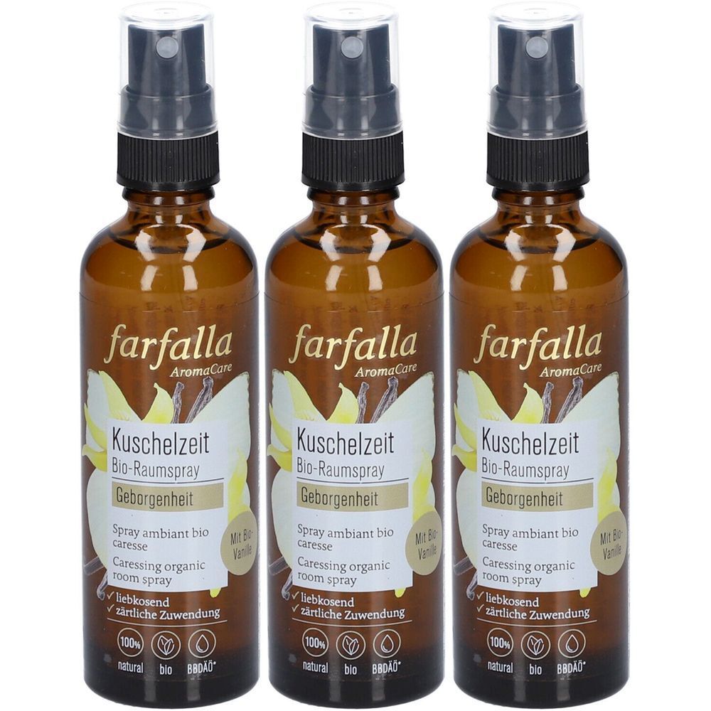 Trois flacons en verre brun avec vaporisateur. Inscription: farfalla AromaCare, Kuschelzeit Bio-Raumspray, Geborgenheit. Étiquette avec logos.