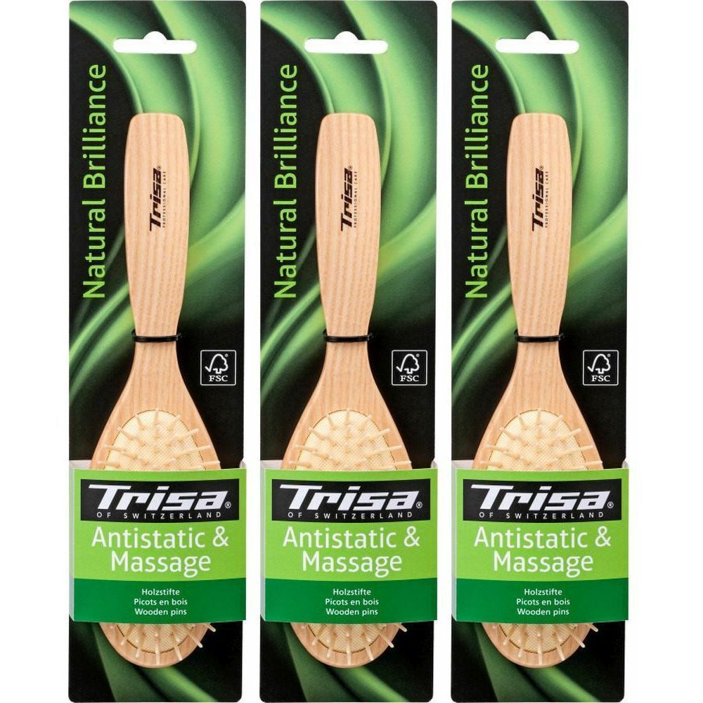 Trois brosses emballées. Manche en bois, soies claires, anneau en caoutchouc noir. Inscriptions : Trisa, Antistatic & Massage, label FSC.