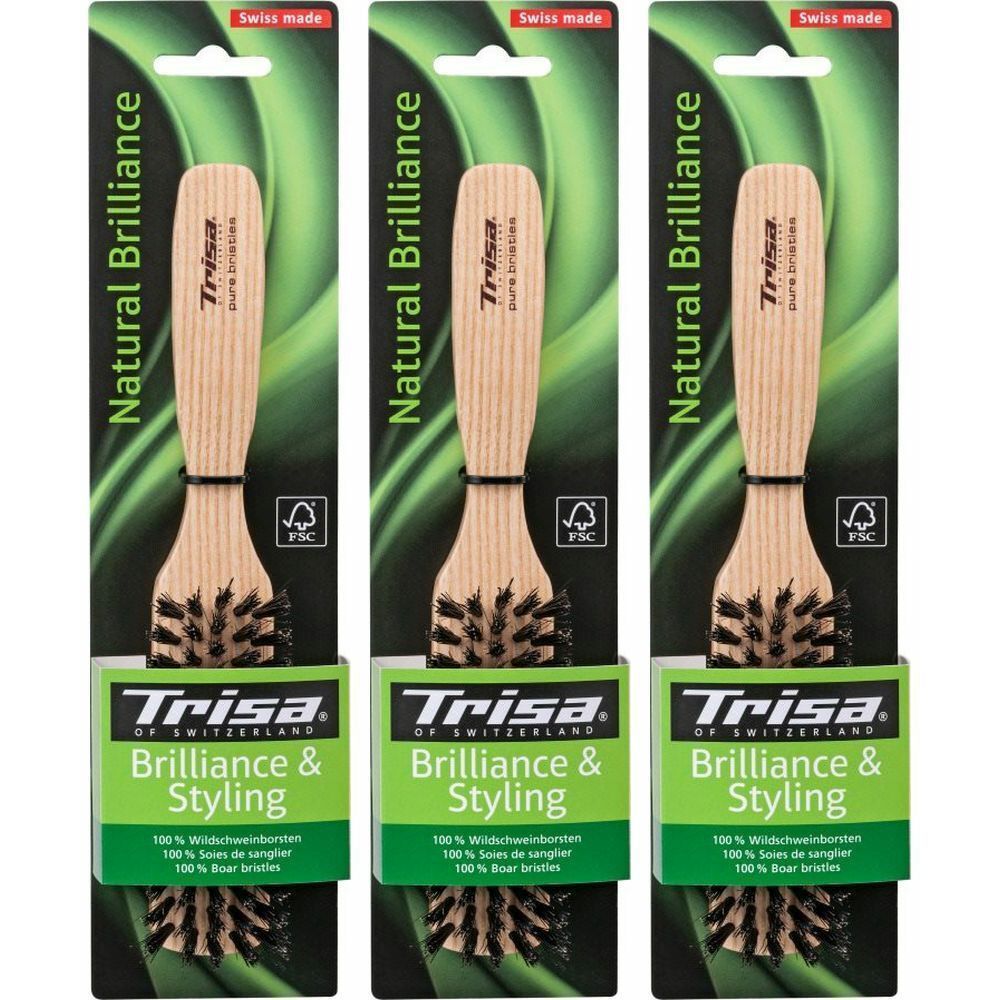 Trois brosses à cheveux emballées. Manche en bois, soies naturelles. Marque : Trisa. Inscription : Natural Brilliance & Styling. Certification FSC.