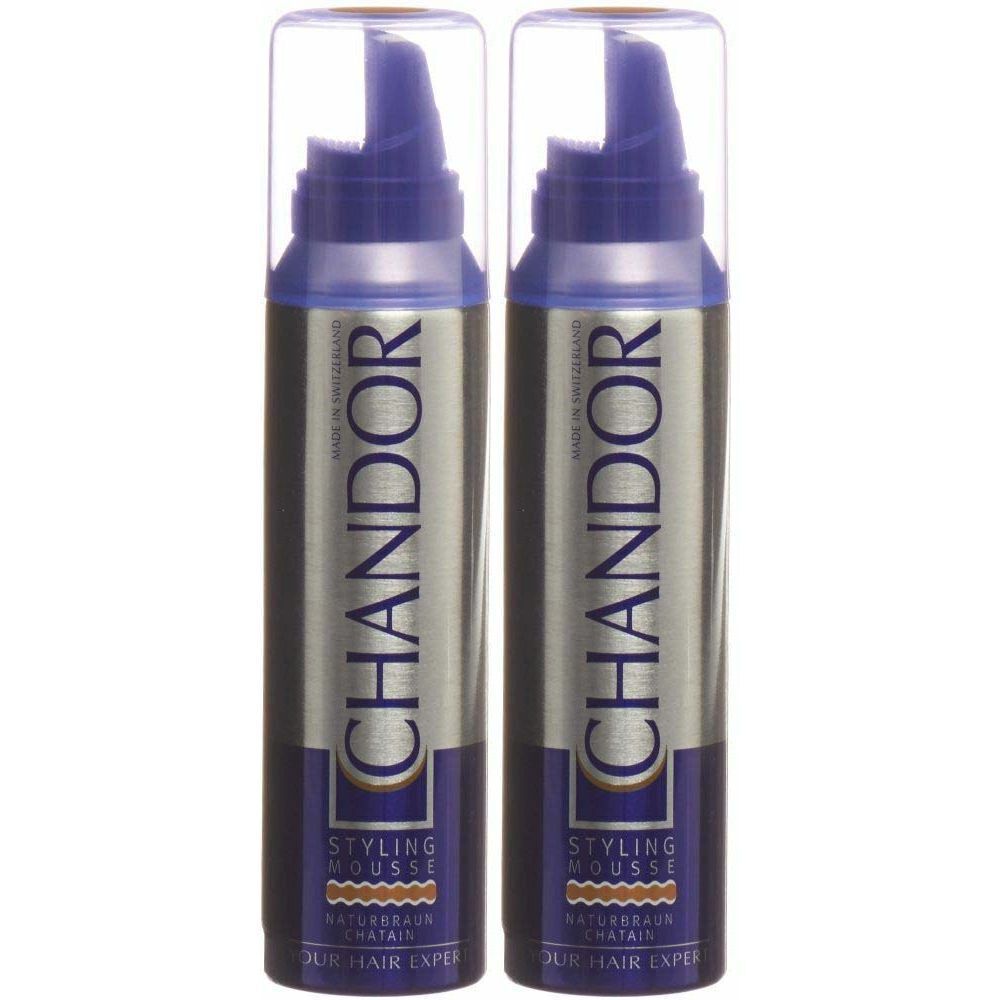 Deux flacons de mousse coiffante CHANDOR Naturbraun. Têtes de pompe bleues, contenants argentés avec texte bleu. Texte: Styling Mousse.