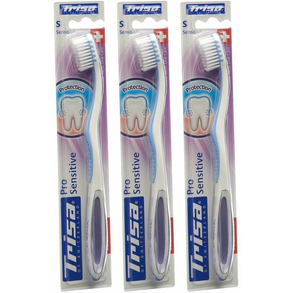 Trois brosses à dents emballées. Soies blanches, manche bleu. Inscription: Trisa Pro Sensitive.