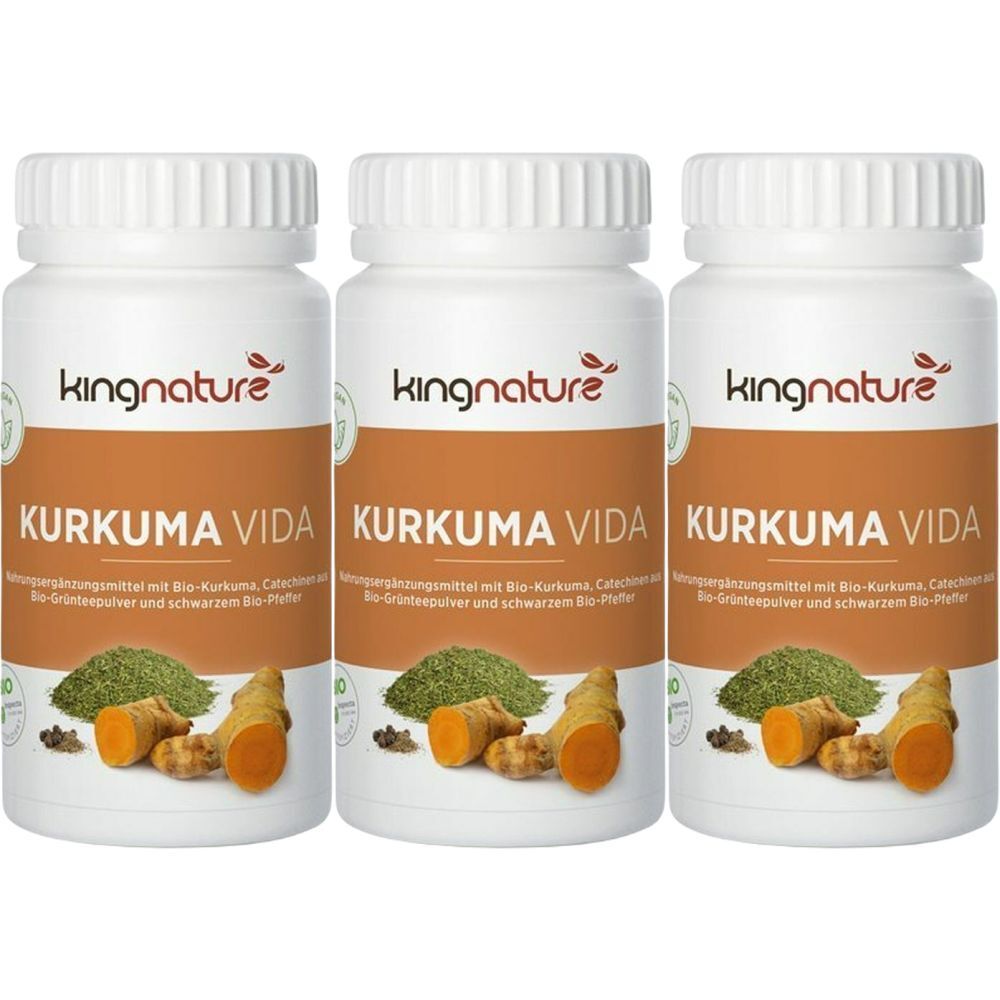 Trois flacons blancs avec l'inscription "kingnature KURKUMA VIDA". En dessous, du curcuma, de la poudre verte et des grains de poivre.