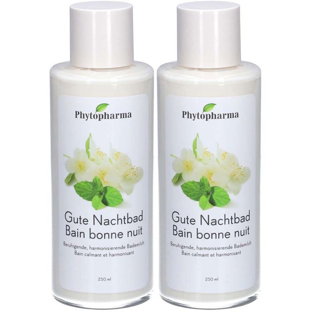 Deux flacons avec contenu blanc et bouchon blanc. Étiquette avec logo, fleurs et texte: Gute Nachtbad, Bain bonne nuit. 250 ml.
