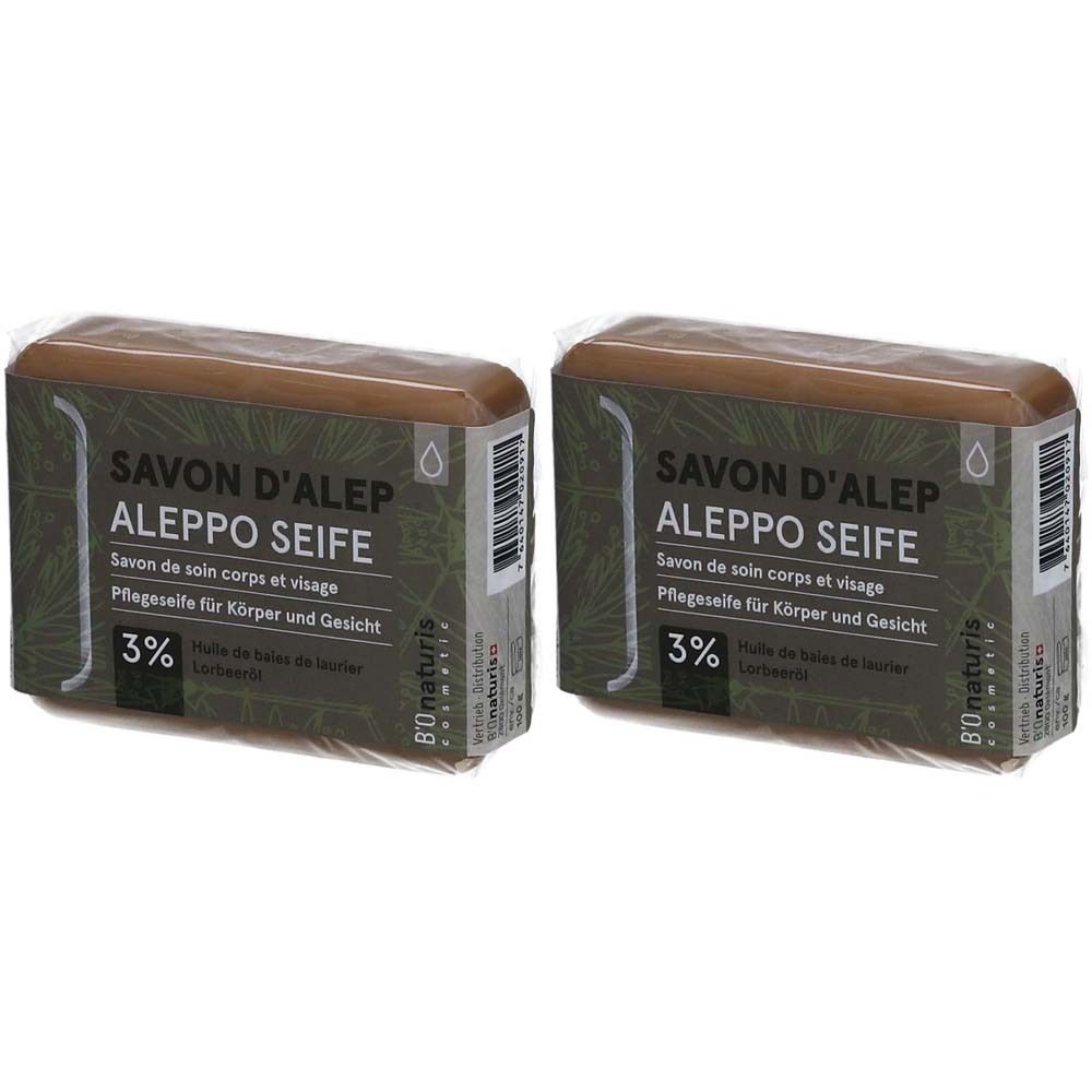 Deux savons emballés. Inscription: SAVON D'ALEP, ALEPPO SEIFE, 3%.