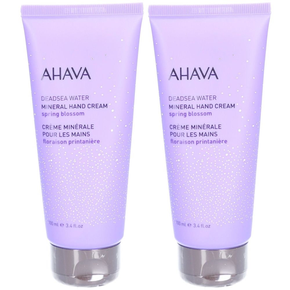 Deux tubes de crème pour les mains AHAVA. Tubes lilas avec bouchons argentés. Texte: AHAVA, Mineral Hand Cream.