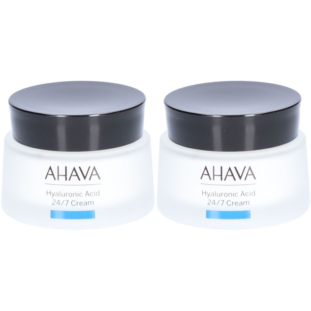Deux pots de crème AHAVA avec couvercles noirs. Inscription: Acide Hyaluronique 24/7 Cream.