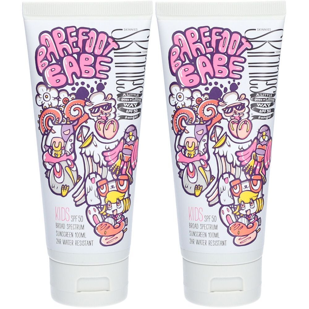 Deux tubes de crème solaire pour enfants. Inscription : BAREFOOT BABE. Avec illustrations et SPF 50.