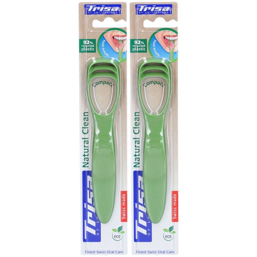 Deux grattoirs à langue verts, emballés. Marque Trisa, inscription Natural Clean. Emballage avec 92% de plastique recyclé.