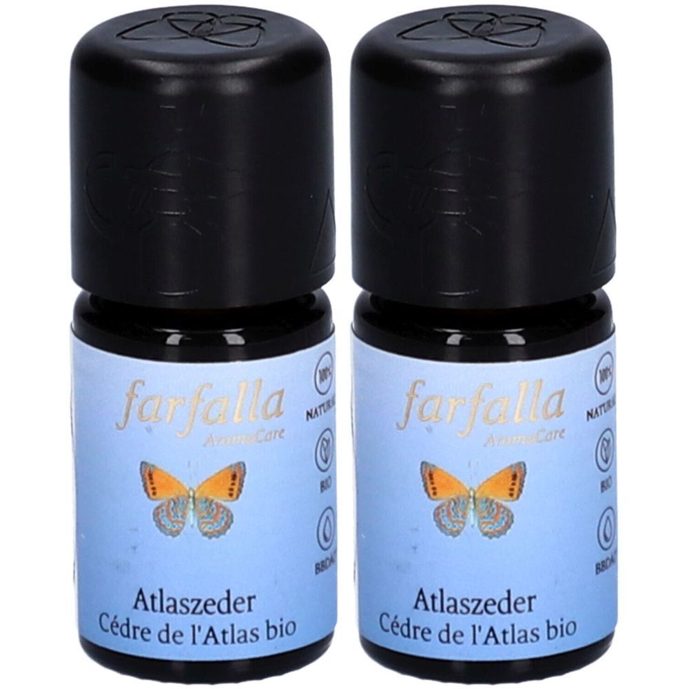 Deux flacons avec bouchons noirs. Étiquette bleue avec "farfalla AromaCare", un papillon et "Atlaszeder Cèdre de l'Atlas bio".