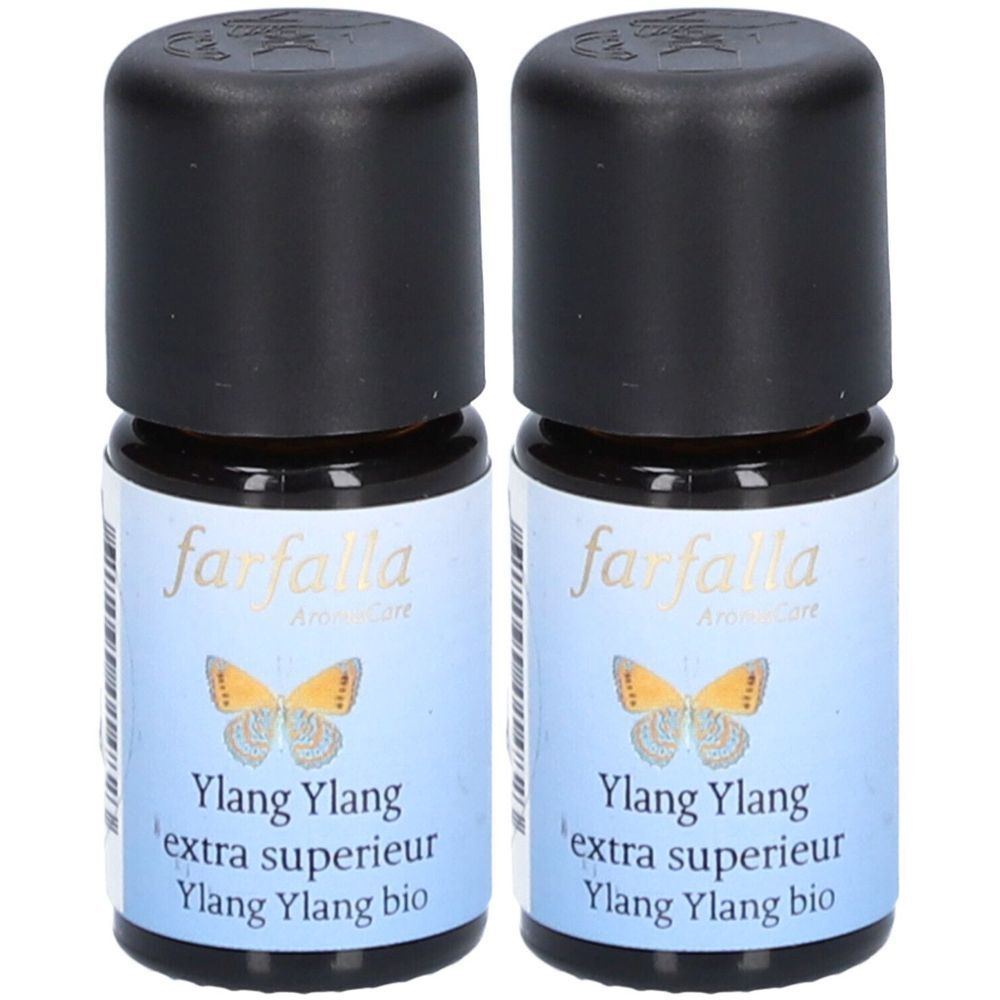 Deux flacons avec bouchons noirs. Étiquettes bleues avec texte "farfalla AromaCare", "Ylang Ylang extra superieur Ylang Ylang bio" et un papillon.