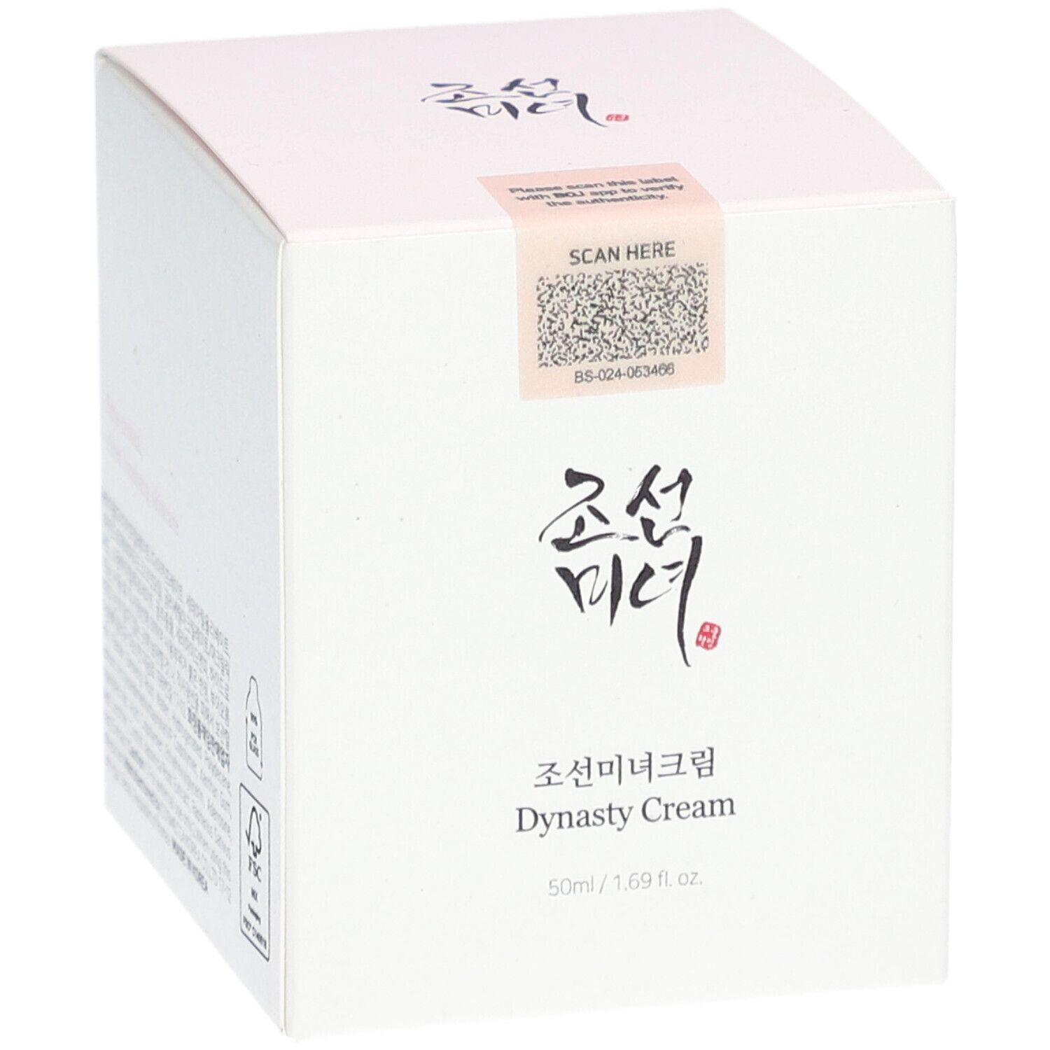 Boîte carrée blanche. Inscription Dynasty Cream. Code QR et logo de la marque. Autocollant rose avec indication de scan.