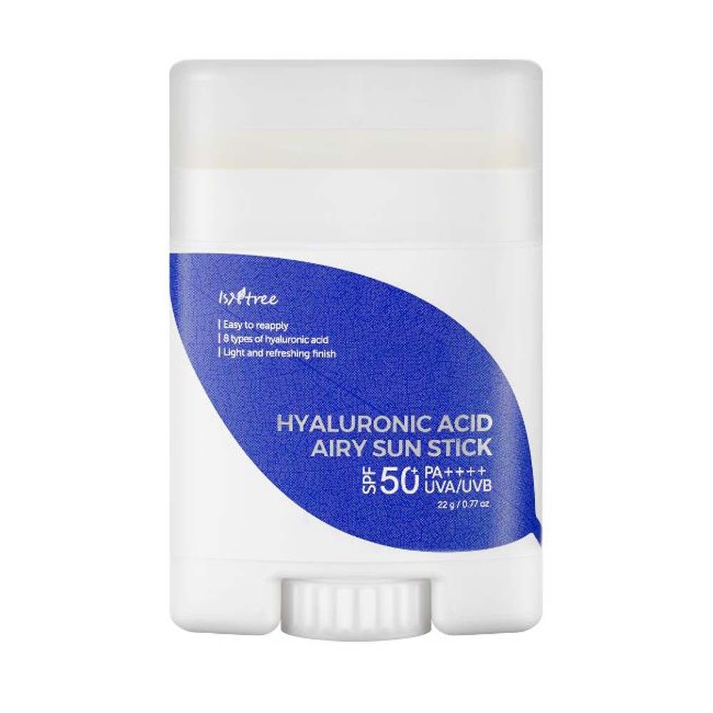 Stick solaire blanc avec autocollant bleu. Texte: Hyaluronic Acid Airy Sun Stick SPF50+ PA++++. Marque: Isntree.