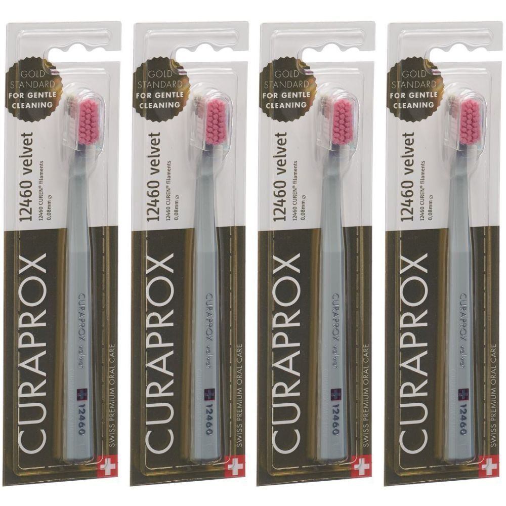Quatre brosses à dents emballées. Manches gris, soies rouges. Inscriptions: CURAPROX, 12460 velvet, Gold Standard.