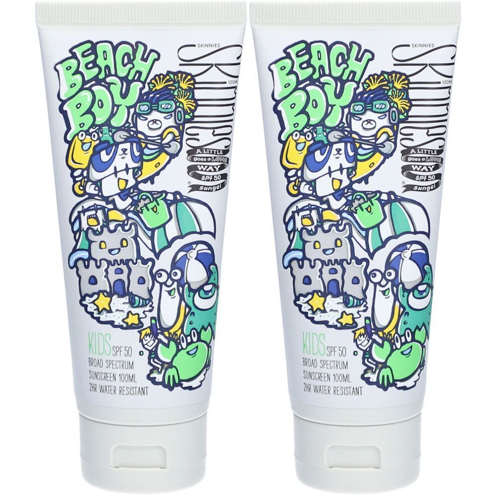 Deux tubes de crème solaire pour enfants. Inscription : BEACH BOY, KIDS SPF 50. Résistant à l'eau.