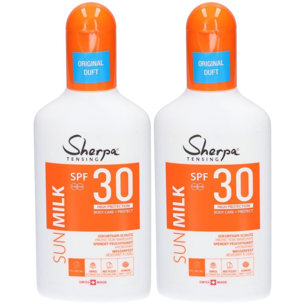 Deux bouteilles de lait solaire SHERPA Tensing SPF 30. Bouteilles blanches avec étiquettes et bouchons orange. Texte : SPF 30, SUN MILK.