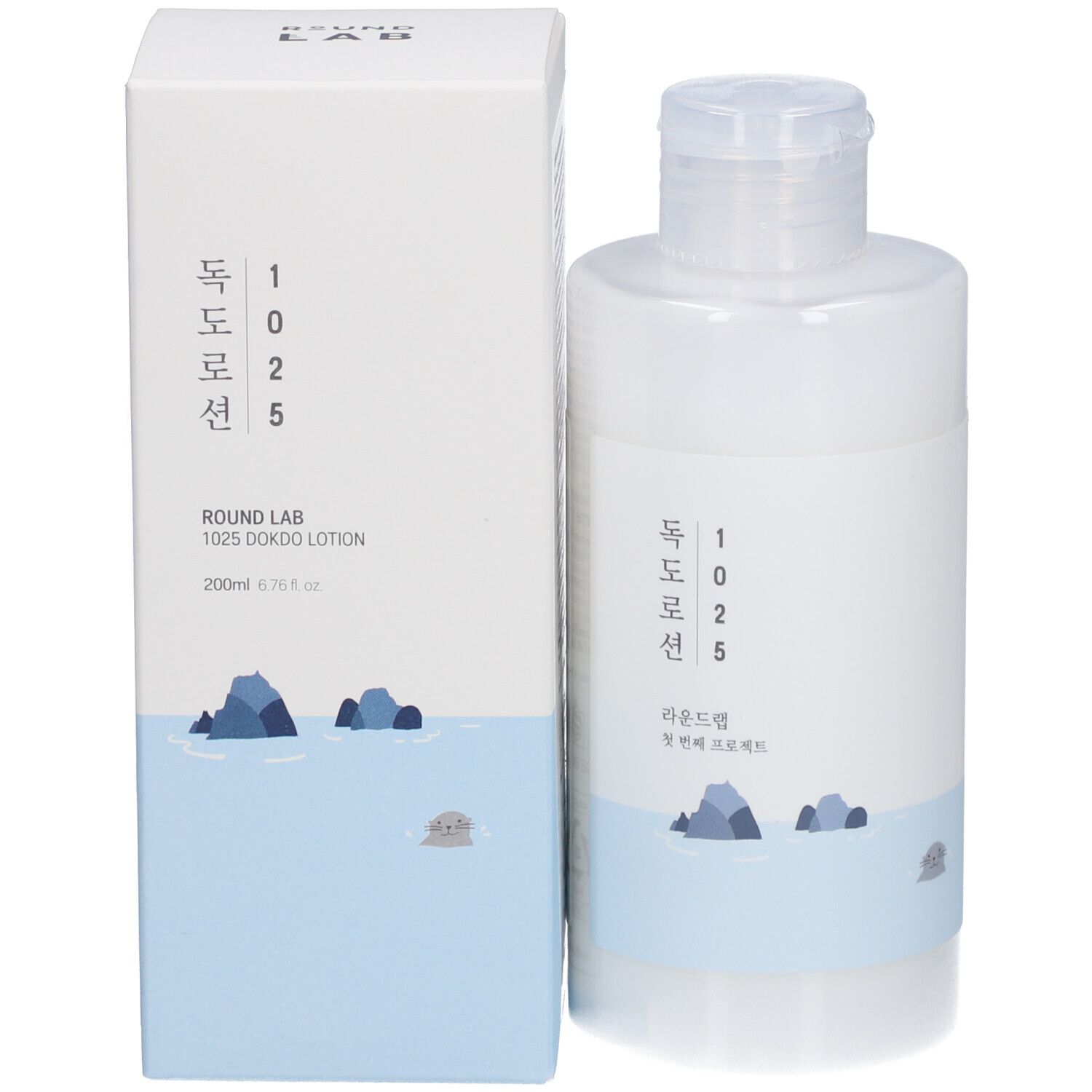 Flacon et boîte de lotion blancs. Les deux avec bande bleue et illustration de rochers. Texte en coréen et anglais.