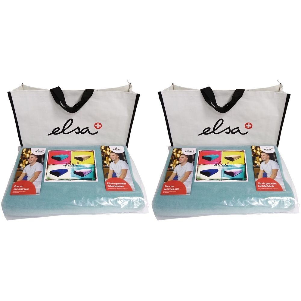 Deux coussins de nuque bleu clair dans des sacs. Informations sur le produit et logo "elsa" visibles sur les coussins.