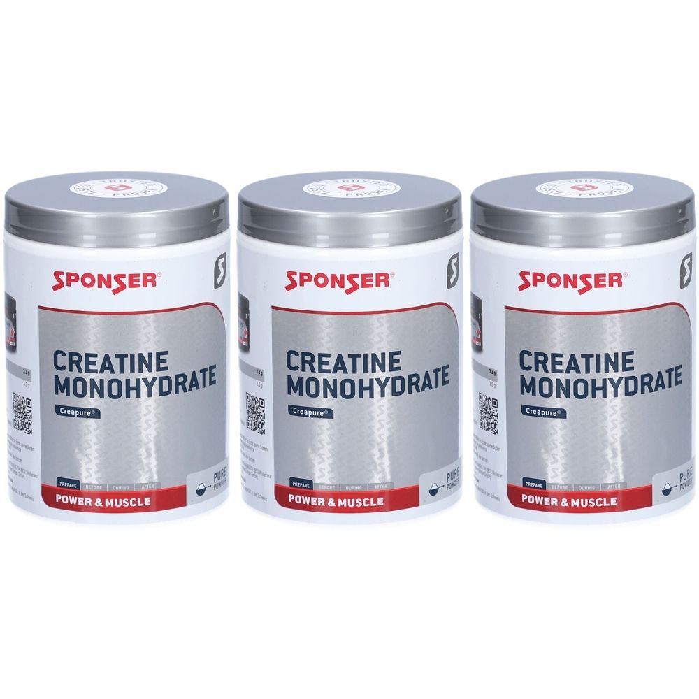 Trois boîtes de "SPONSER CREATINE MONOHYDRATE". Couvercles argentés, boîtes blanches avec texte rouge et gris. "POWER & MUSCLE".