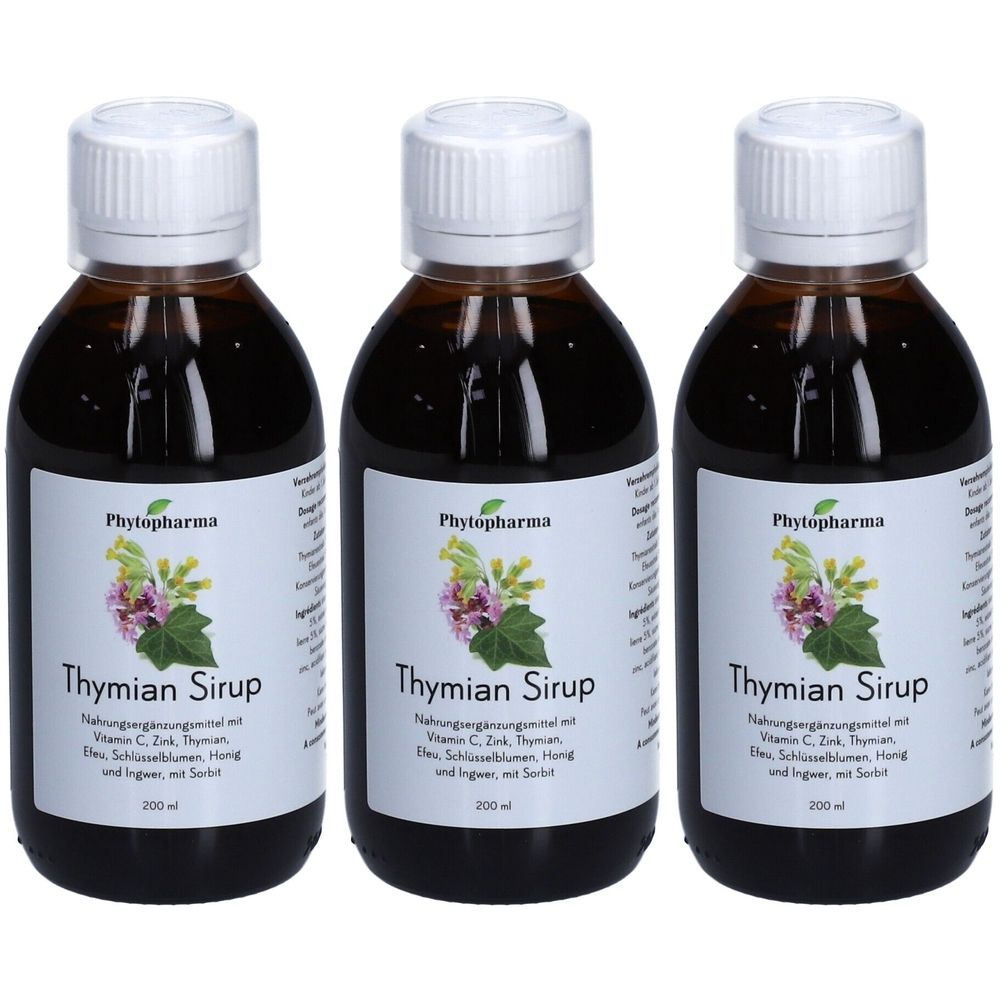 Trois flacons de sirop de thym. Flacons en verre brun avec bouchon blanc et étiquette. Inscription : Phytopharma, Thymian Sirup, 200 ml.